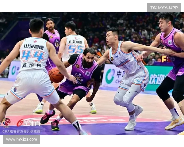 山东男篮凭借出色团队合作以19分优势大胜对手展现强大实力
